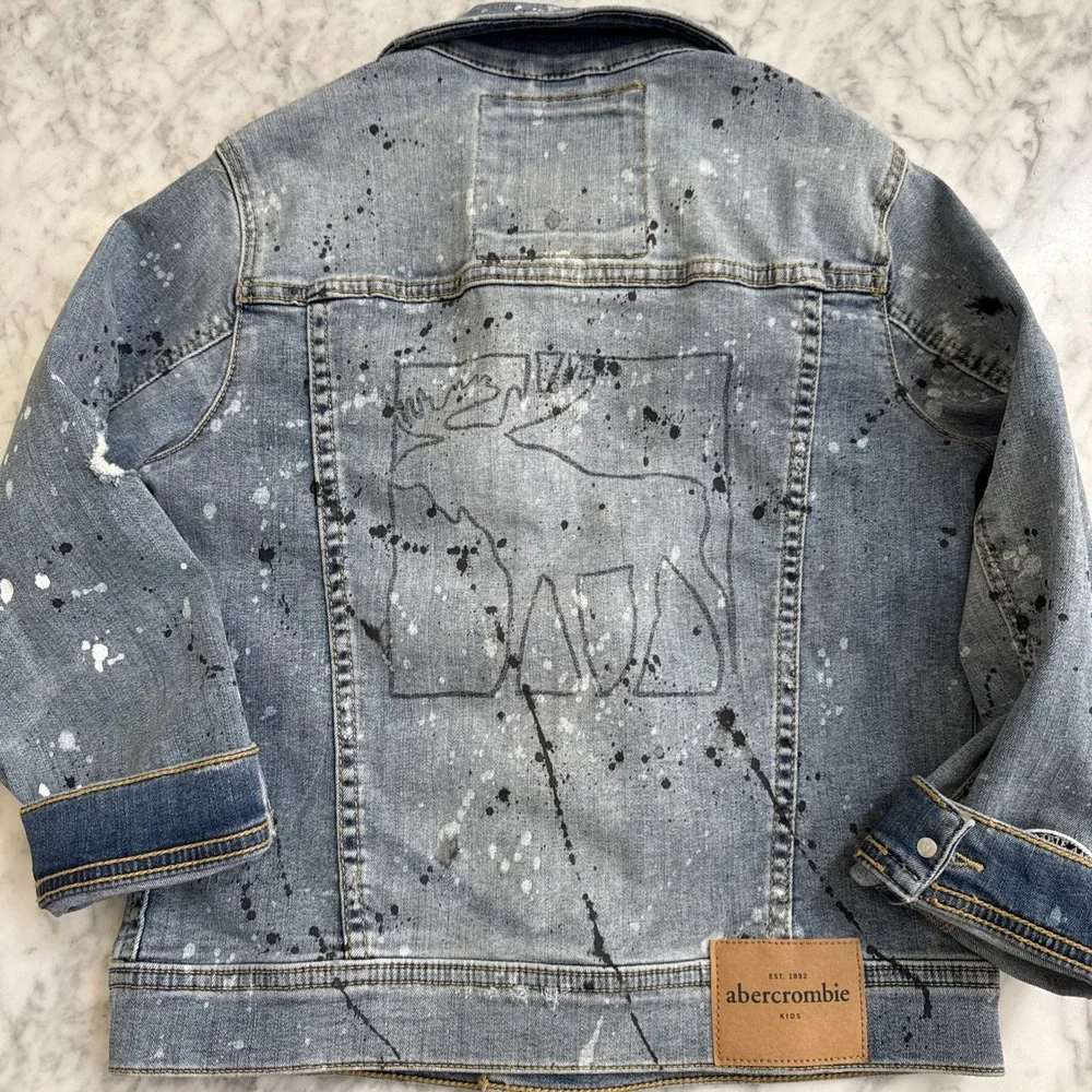 Abercrombie Kids Denim Jacket Size 7/8‎ Blue Paint Splatter Moose Back Graphic
